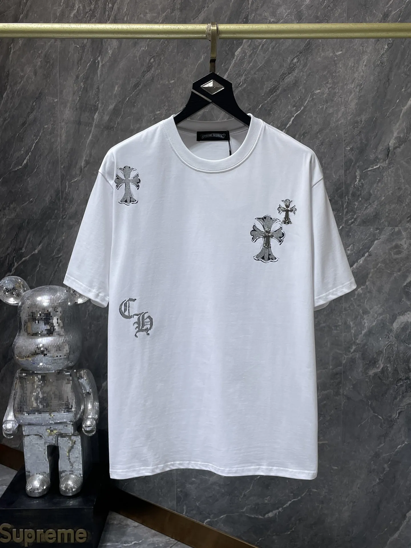 P146 New Chrome Hearts 25ss for summer. High-weight, environmentally friendly and high-quality top-grade fabric. 260g~270g. Chrome overlapping iron cross Sanskrit short sleeves. Counter synchronization. Re-engraved version 1:1. Recommended colors: white, black. Size: S, M, L, XL.